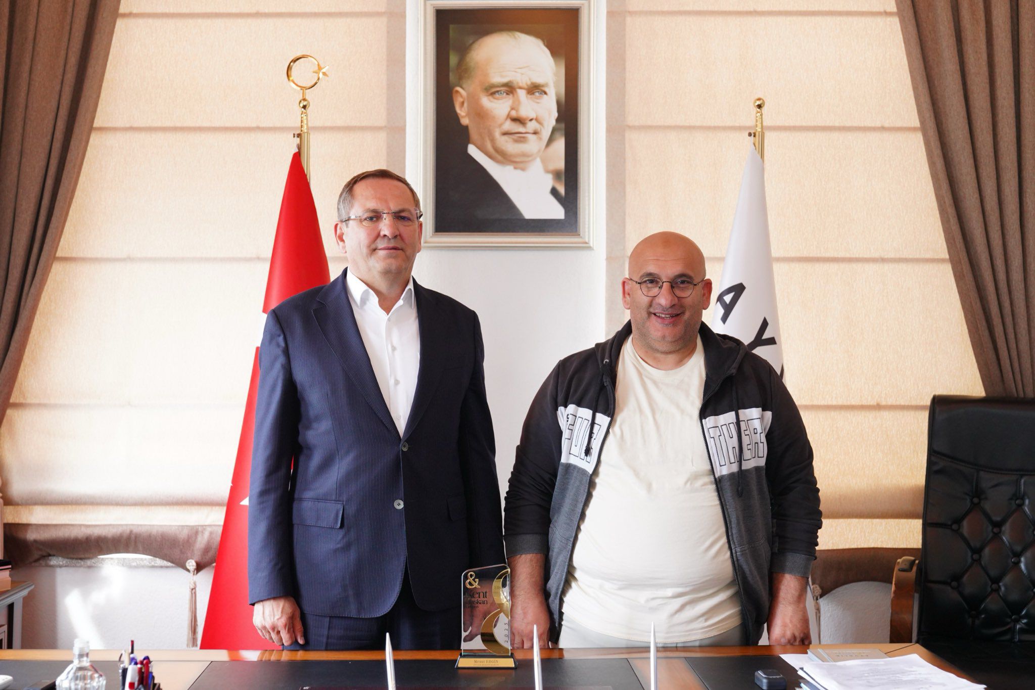 Başkan Geçgel, Ayvalık Belediye Başkanını ziyaret etti