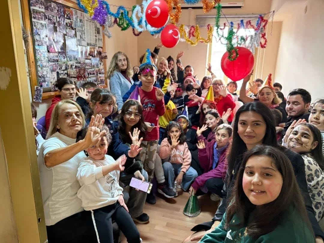 Çocuklar Yeni Yıla Neşeyle Girdi